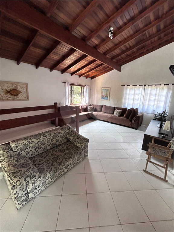 LINDO SOBRADO EM CONDOMINIO FECHADO