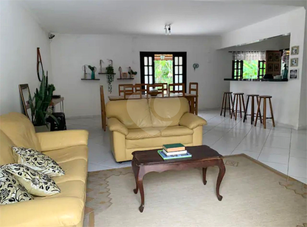 LINDO SOBRADO EM CONDOMINIO FECHADO