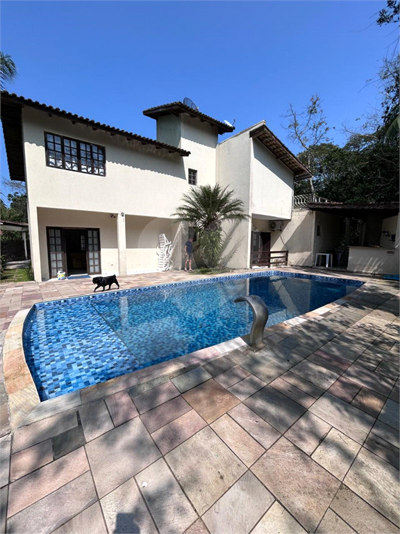 LINDO SOBRADO EM CONDOMINIO FECHADO
