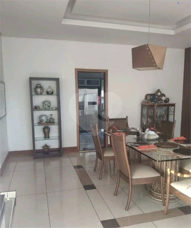 SOBRADO em CONDOMÍNIO REFÚGIO DOS PINHEIROS
