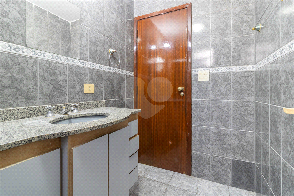 Apartamento - Perdizes - 4 Dormitórios - 136 m².