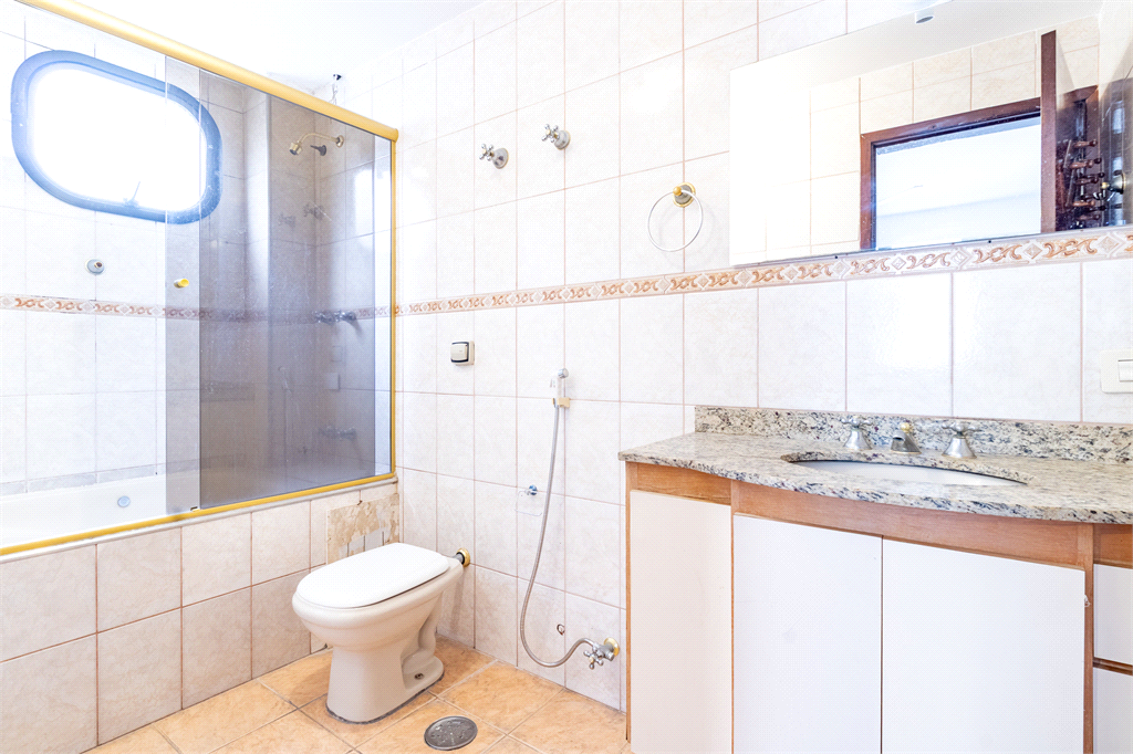 Apartamento - Perdizes - 4 Dormitórios - 136 m².