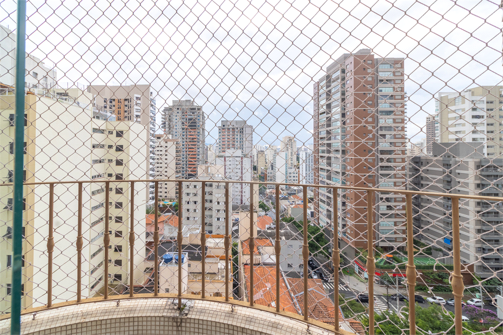 Apartamento - Perdizes - 4 Dormitórios - 136 m².