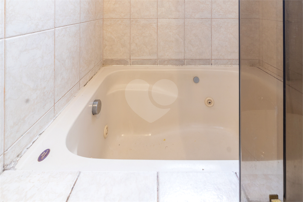 Apartamento - Perdizes - 4 Dormitórios - 136 m².