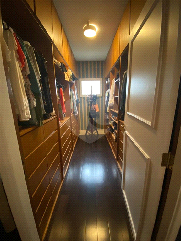 Apartamento com 2 suítes e 2 vagas no Real Parque