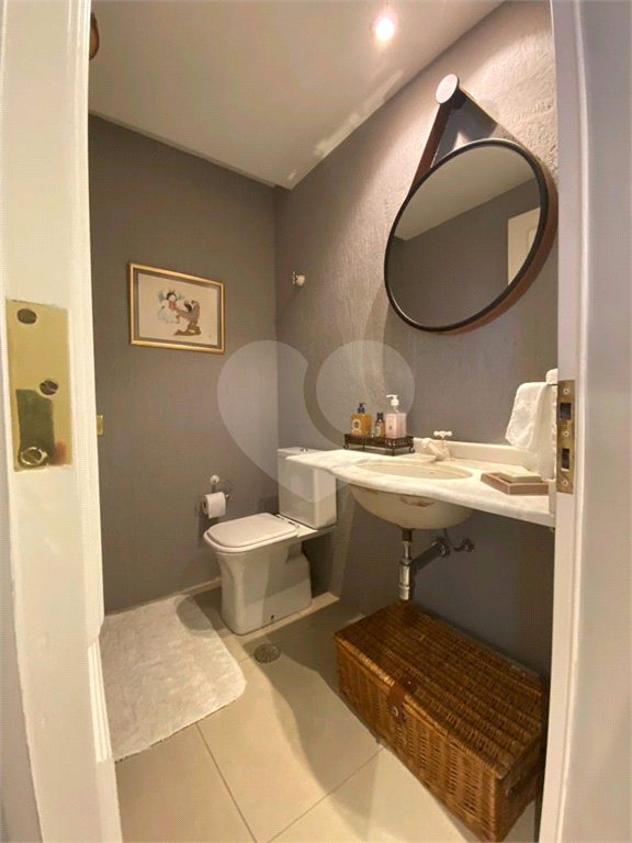 Apartamento com 2 suítes e 2 vagas no Real Parque