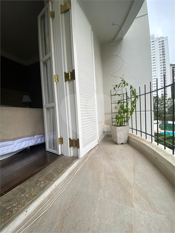 Apartamento com 2 suítes e 2 vagas no Real Parque