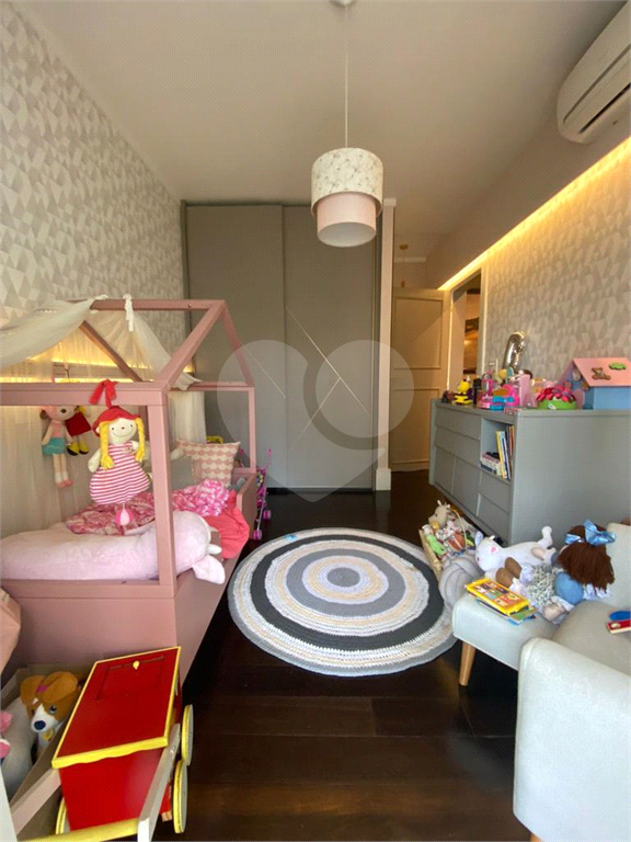 Apartamento com 2 suítes e 2 vagas no Real Parque