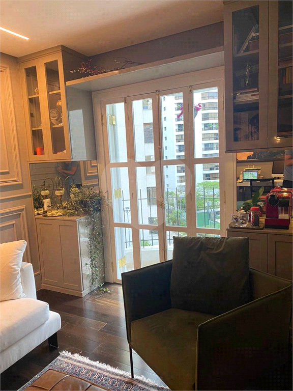 Apartamento com 2 suítes e 2 vagas no Real Parque