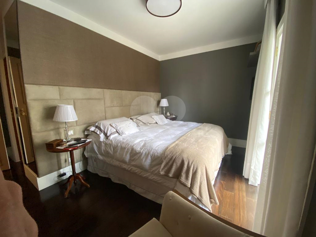 Apartamento com 2 suítes e 2 vagas no Real Parque