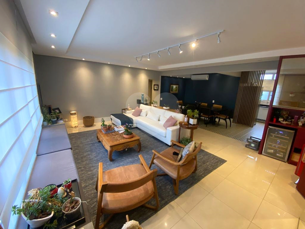 Apartamento com 2 suítes e 2 vagas no Real Parque