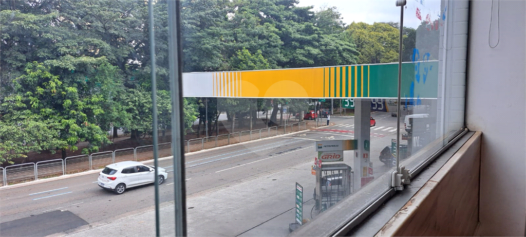 Loja comercial para locação com 150 m2 na Av. Braz Leme