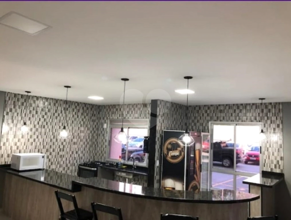 Apartamento 2 quartos, sala para 2 ambientes com sacada e uma vaga de garagem