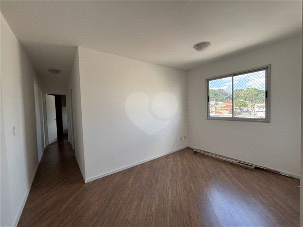 Apartamento 2 quartos, sala para 2 ambientes com sacada e uma vaga de garagem