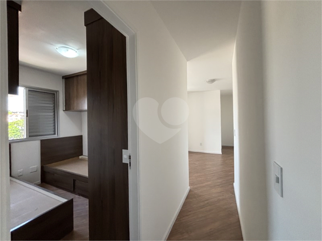 Apartamento 2 quartos, sala para 2 ambientes com sacada e uma vaga de garagem