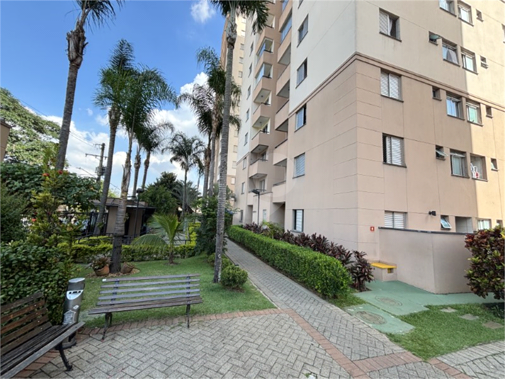 Apartamento 2 quartos, sala para 2 ambientes com sacada e uma vaga de garagem