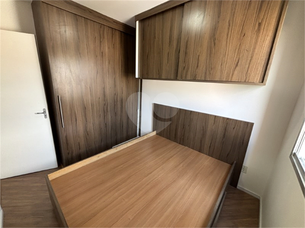 Apartamento 2 quartos, sala para 2 ambientes com sacada e uma vaga de garagem