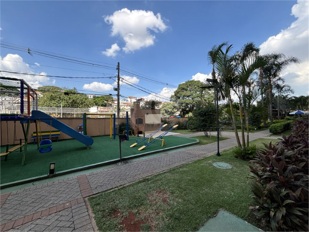 Apartamento 2 quartos, sala para 2 ambientes com sacada e uma vaga de garagem