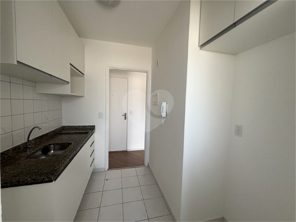 Apartamento 2 quartos, sala para 2 ambientes com sacada e uma vaga de garagem