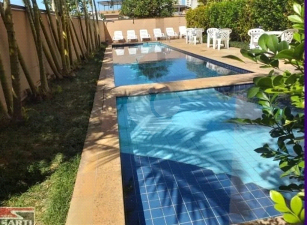 Apartamento 2 quartos, sala para 2 ambientes com sacada e uma vaga de garagem