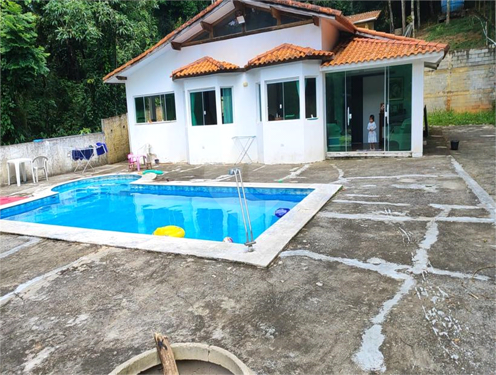 Casa em condomínio  fechado