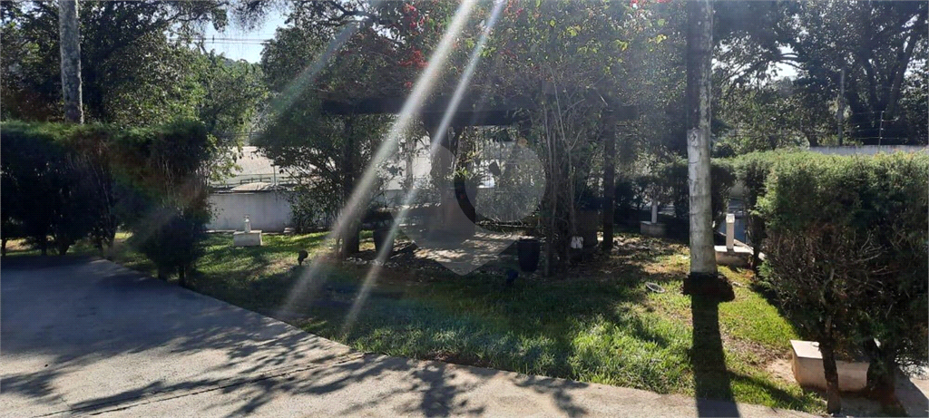 Casa à venda e aluguel com 4 quartos, 600m² - Foto 1