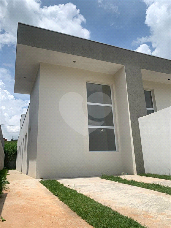 VENDE CASA DE 2 QUARTOS COM SUÍTE NO RESIDENCIAL FLORADA RAÍZES