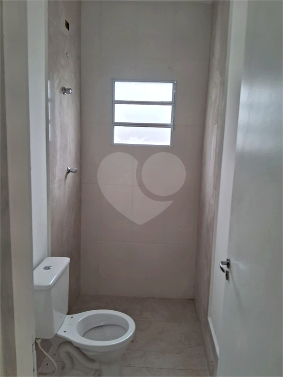 VENDE CASA DE 2 QUARTOS COM SUÍTE NO RESIDENCIAL FLORADA RAÍZES