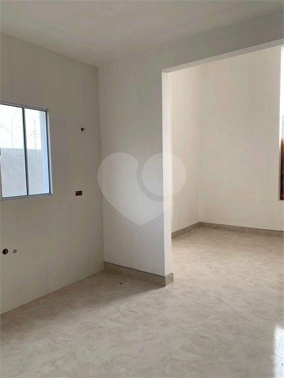 VENDE CASA DE 2 QUARTOS COM SUÍTE NO RESIDENCIAL FLORADA RAÍZES