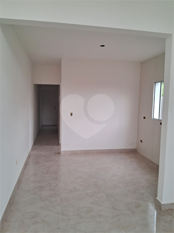VENDE CASA DE 2 QUARTOS COM SUÍTE NO RESIDENCIAL FLORADA RAÍZES
