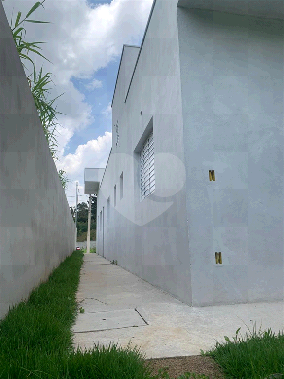VENDE CASA DE 2 QUARTOS COM SUÍTE NO RESIDENCIAL FLORADA RAÍZES