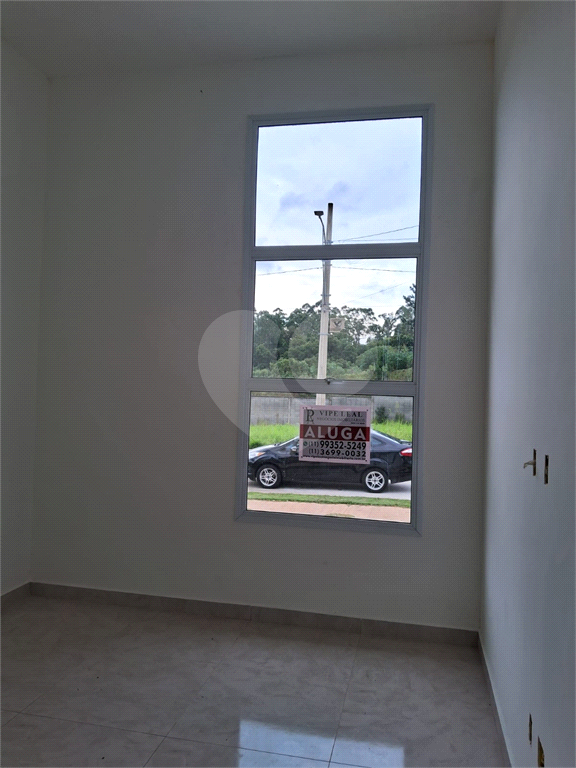 VENDE CASA DE 2 QUARTOS COM SUÍTE NO RESIDENCIAL FLORADA RAÍZES