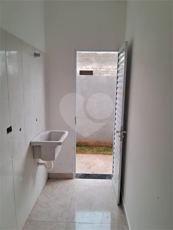 VENDE CASA DE 2 QUARTOS COM SUÍTE NO RESIDENCIAL FLORADA RAÍZES