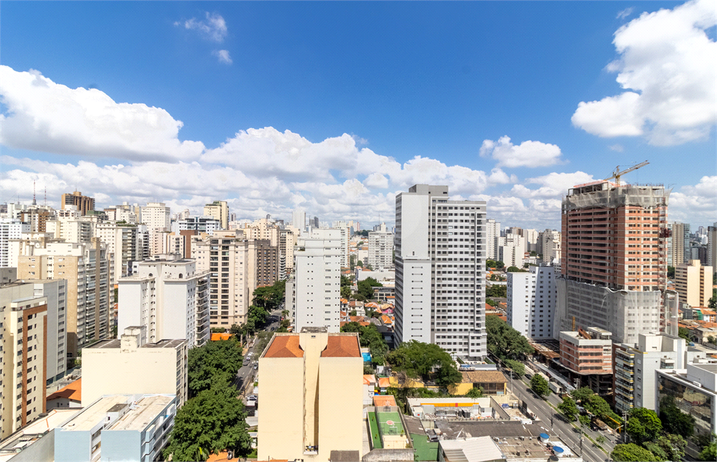 APARTAMENTO À VENDA COM 3 QUARTOS EM PERDIZES.