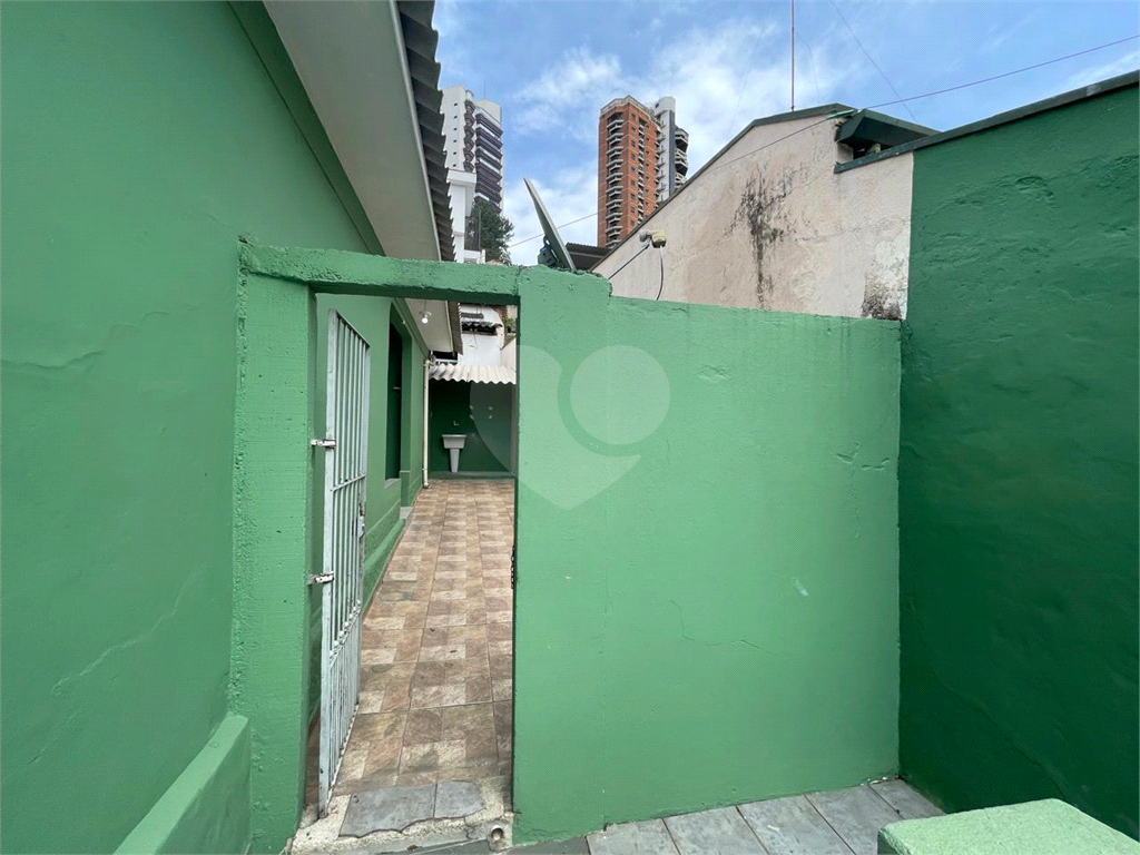 Sobrado a Venda, com terreno  amplo.