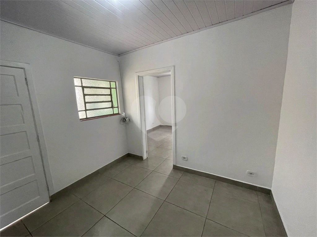 Sobrado a Venda, com terreno  amplo.