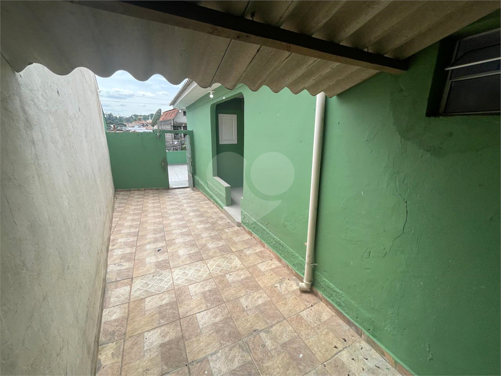 Sobrado a Venda, com terreno  amplo.
