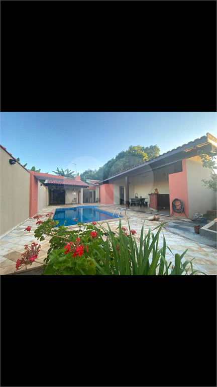 Casa à venda com 3 quartos, 250m² - Foto 1