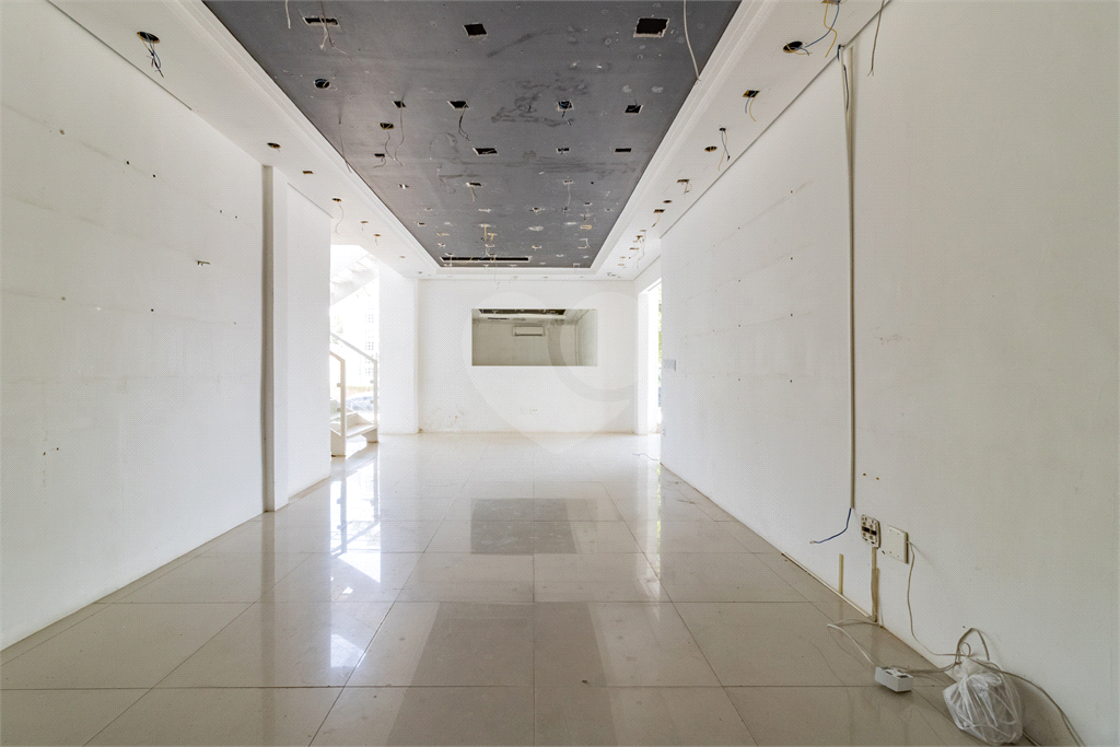 Galpão Comercial Ideal para Academia, Showroom ou Loja de Grande Porte