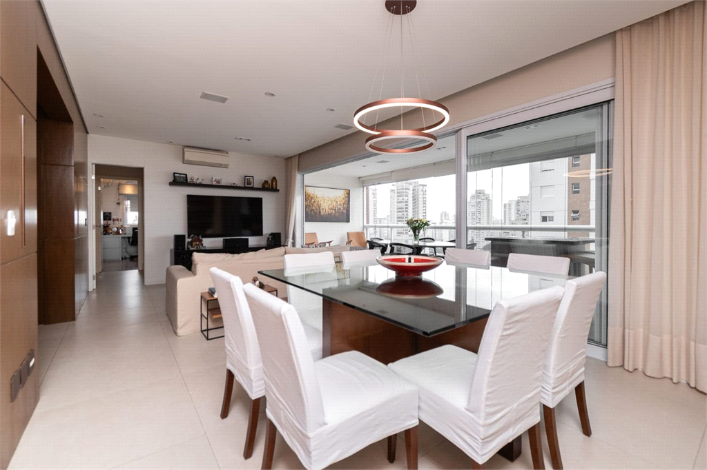 Apartamento com 3 suítes mobiliado na Vila Romana