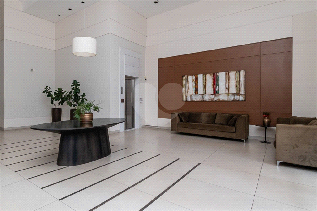 Apartamento com 3 suítes mobiliado na Vila Romana