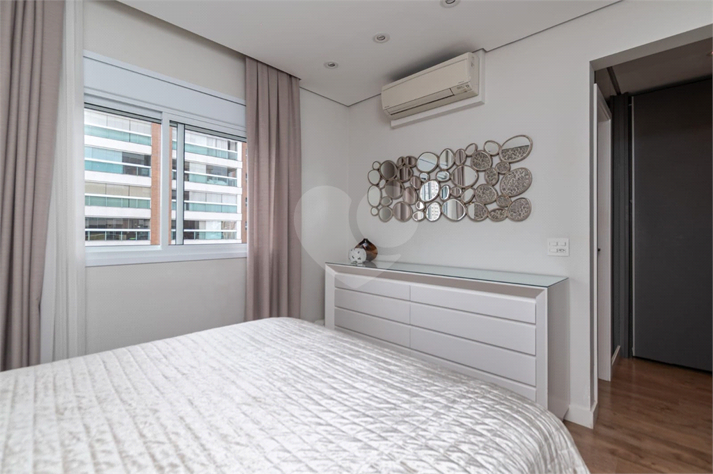 Apartamento com 3 suítes mobiliado na Vila Romana