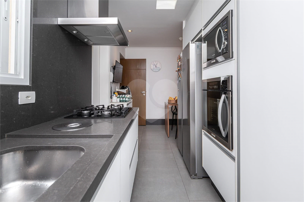 Apartamento com 3 suítes mobiliado na Vila Romana