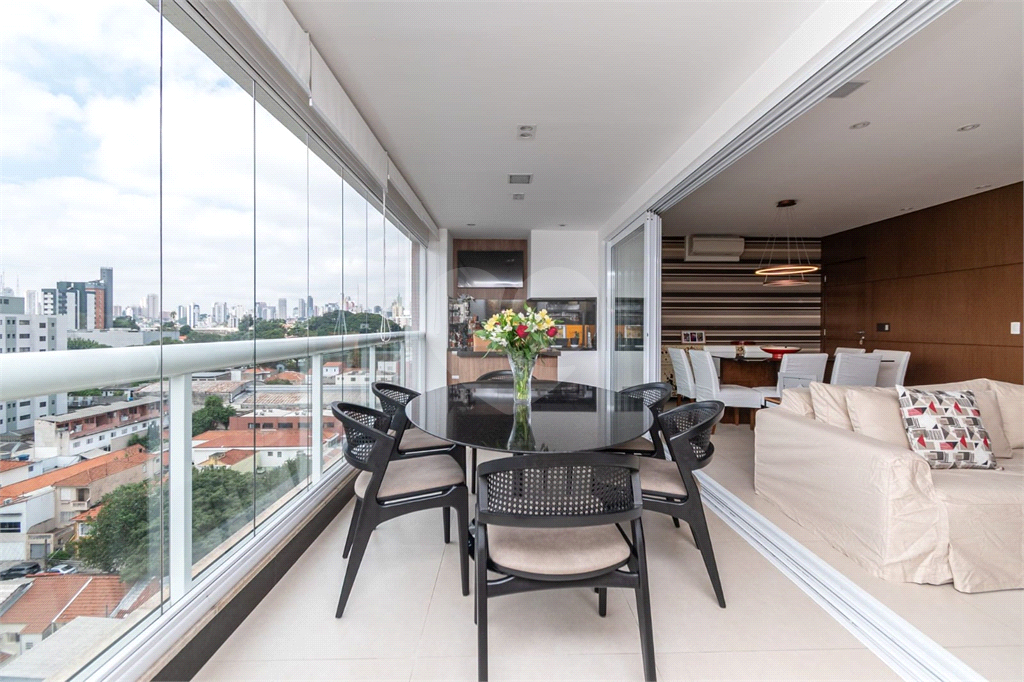 Apartamento com 3 suítes mobiliado na Vila Romana