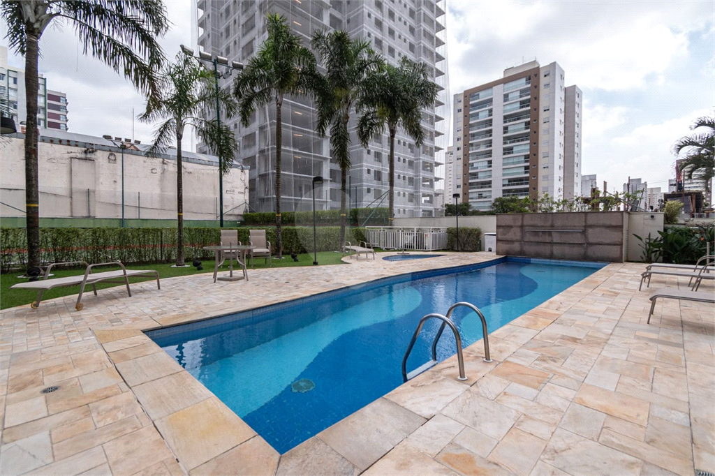 Apartamento com 3 suítes mobiliado na Vila Romana