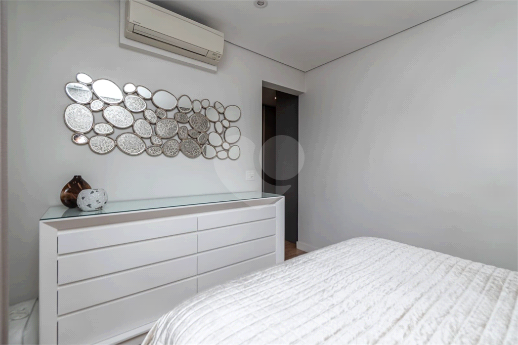 Apartamento com 3 suítes mobiliado na Vila Romana