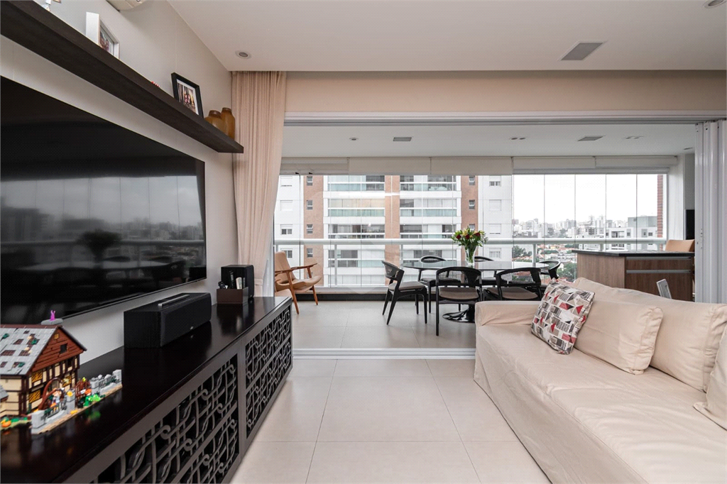 Apartamento com 3 suítes mobiliado na Vila Romana