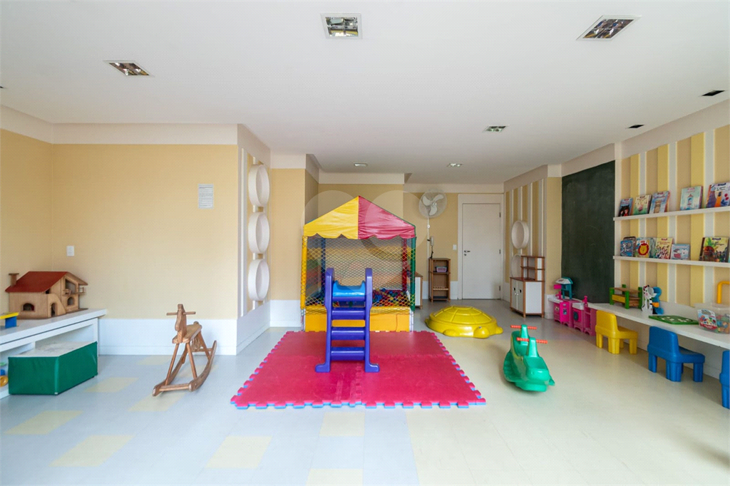 Apartamento com 3 suítes mobiliado na Vila Romana