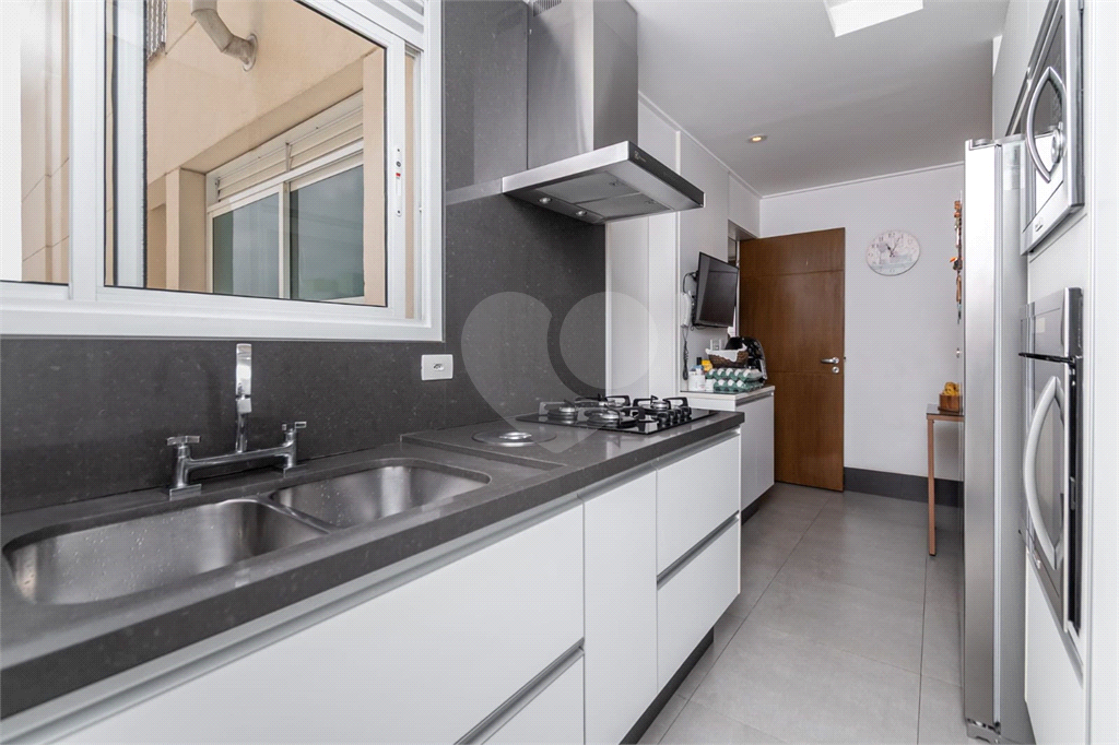 Apartamento com 3 suítes mobiliado na Vila Romana