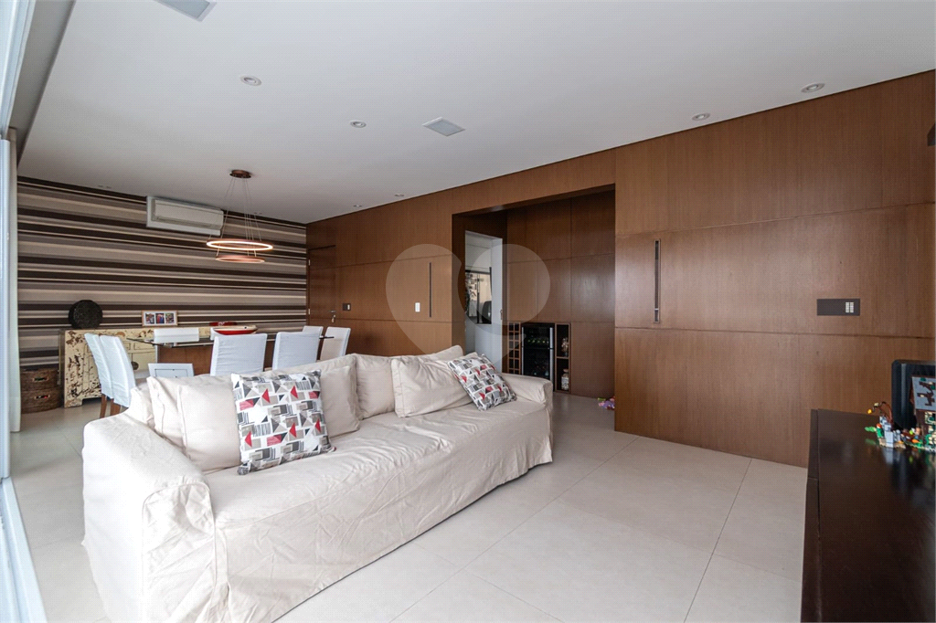 Apartamento com 3 suítes mobiliado na Vila Romana